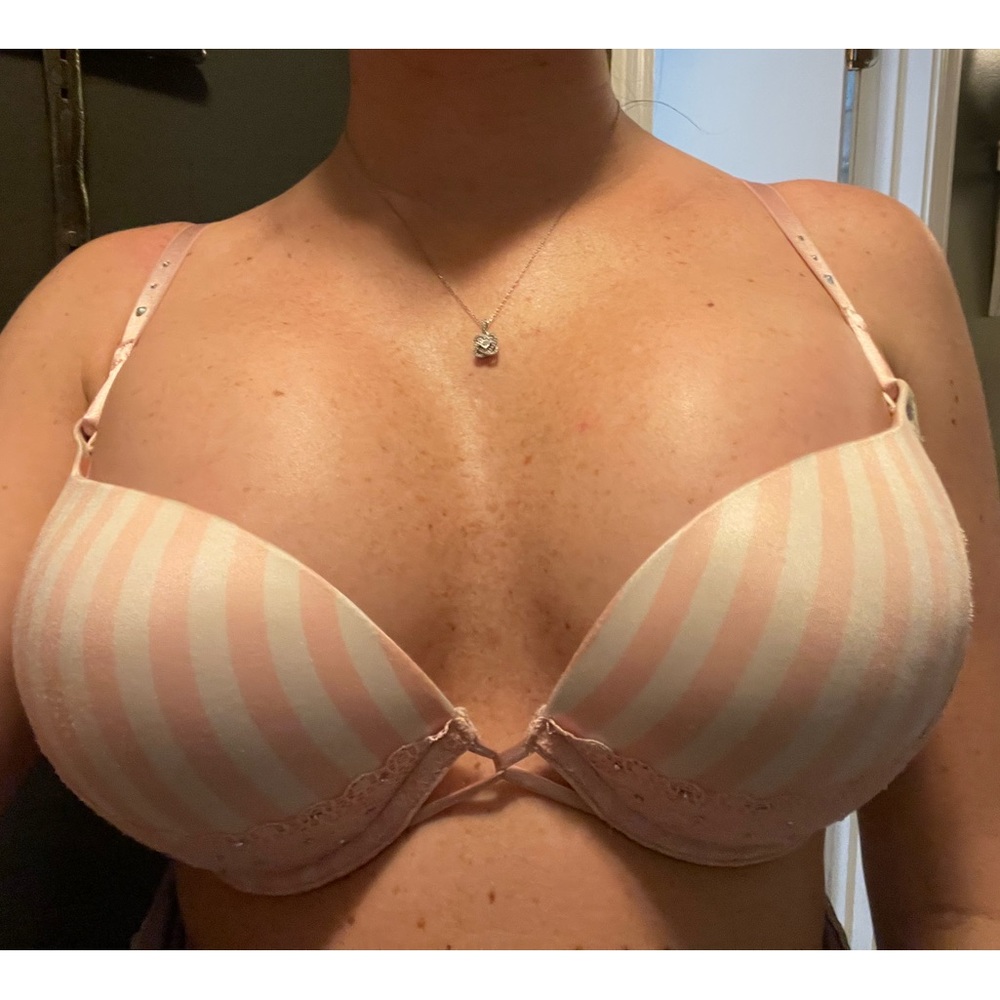 Miraculous plunge, super push-up Victoria’s Secret bra 34D